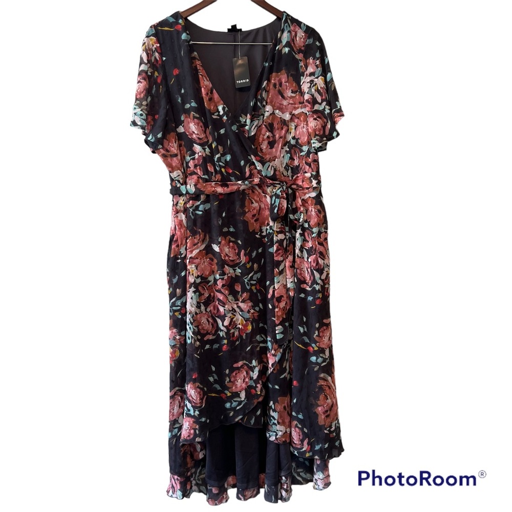 NWT Torrid Swiss Dot Faux Wrap Gray Floral Dress Size 2
